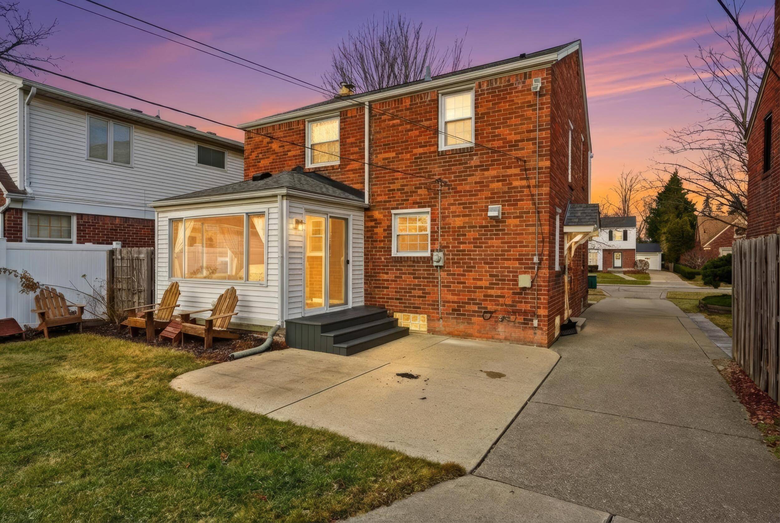 Grosse Pointe Woods, MI 48236,1817 Manchester BLVD