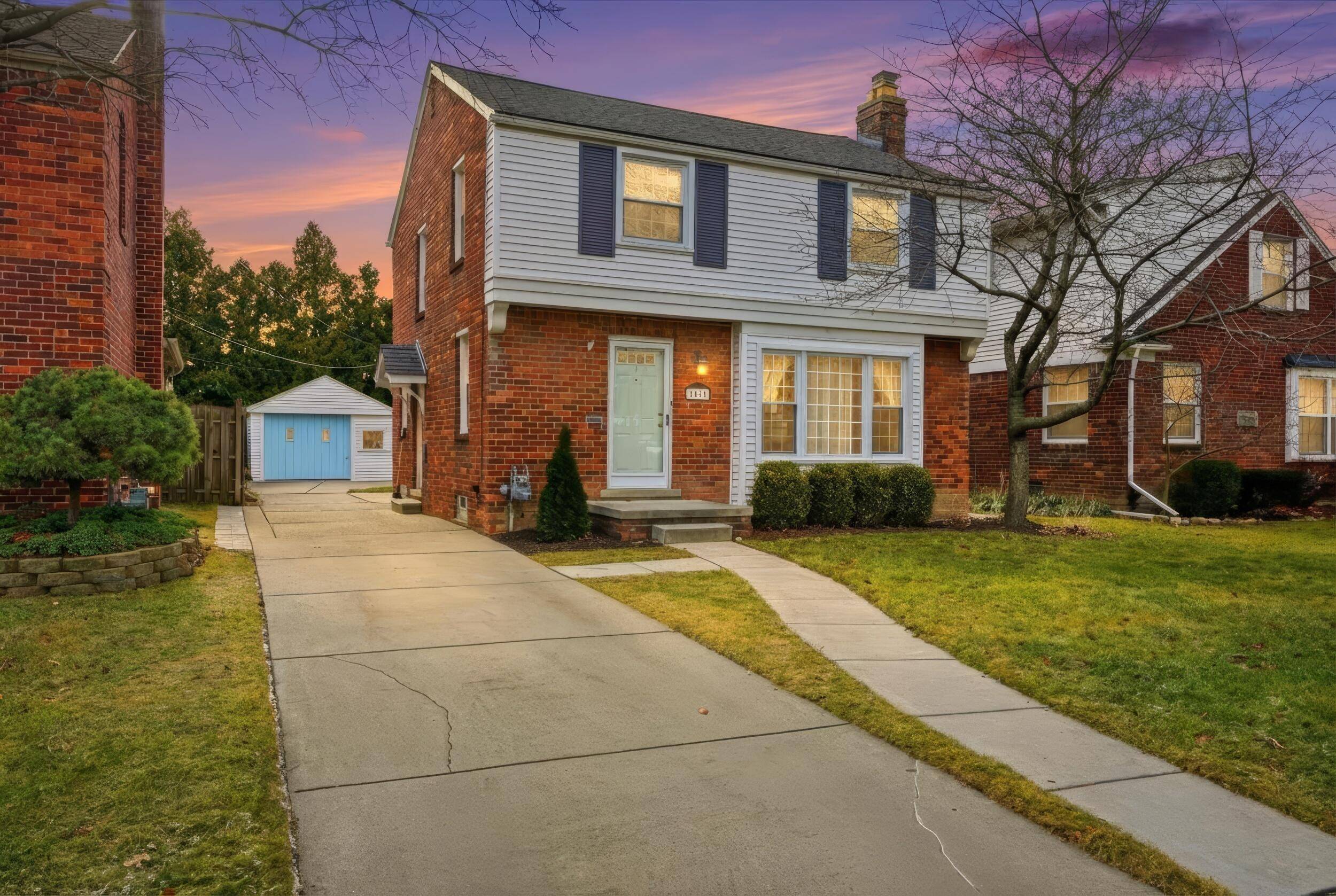 Grosse Pointe Woods, MI 48236,1817 Manchester BLVD