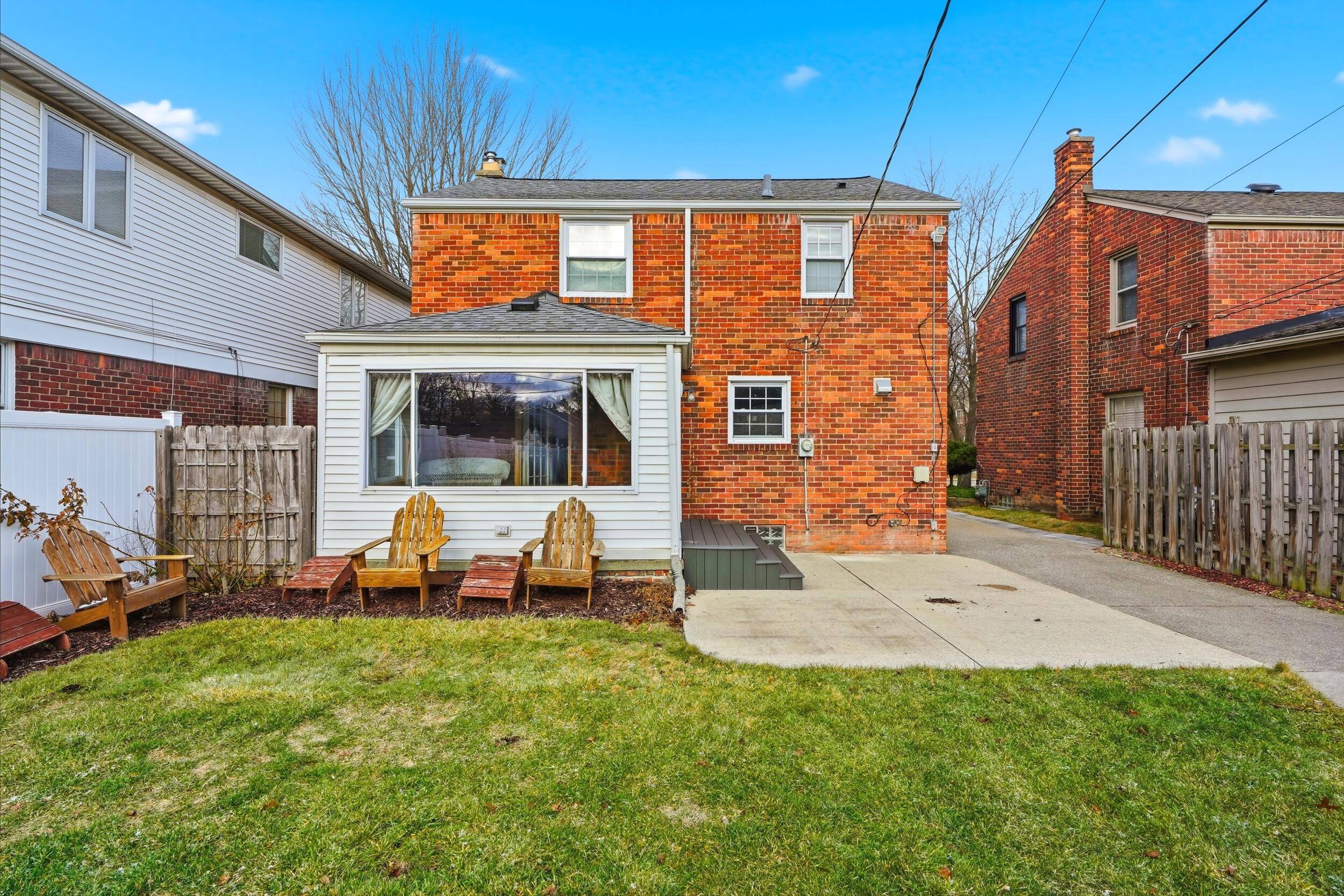 Grosse Pointe Woods, MI 48236,1817 Manchester BLVD