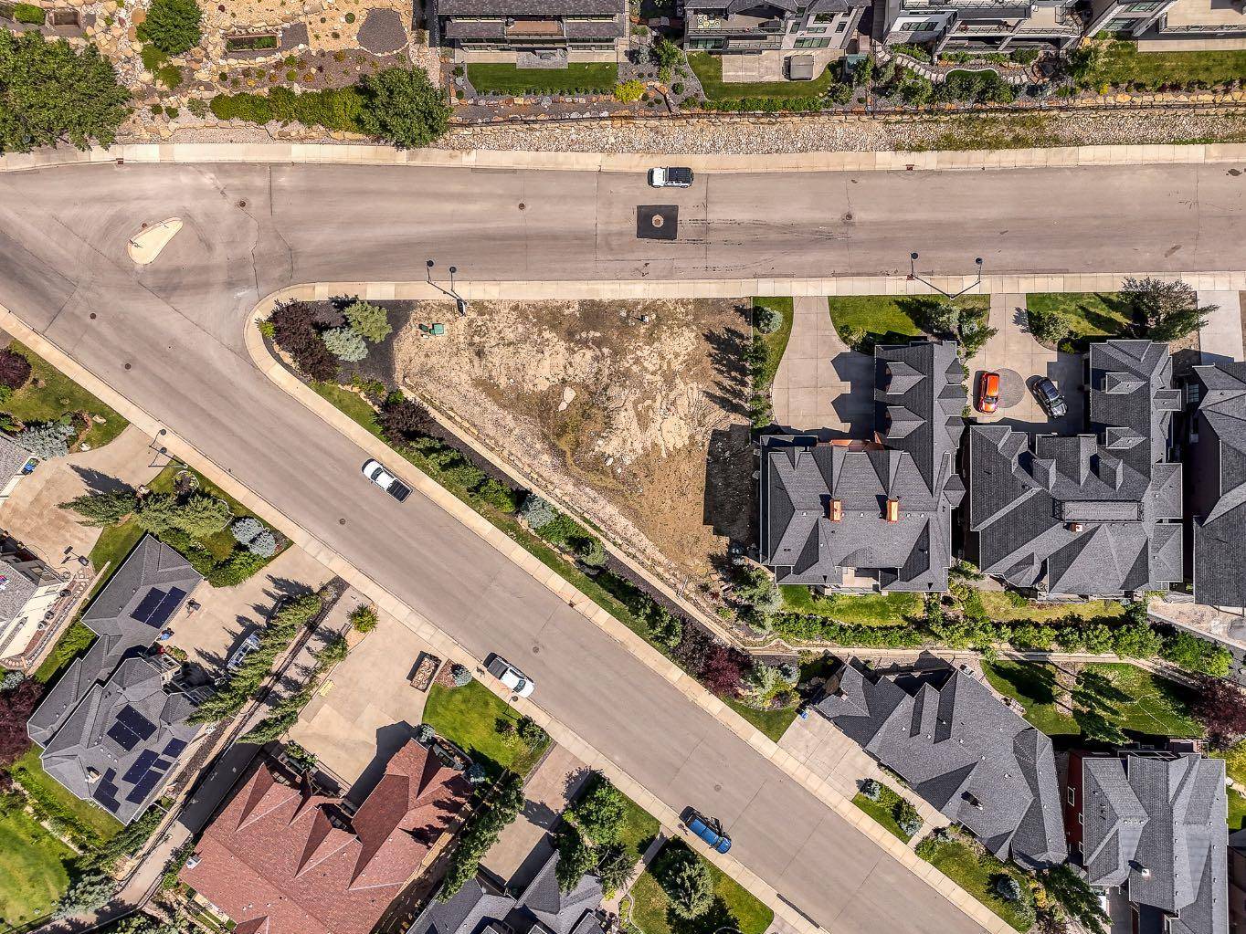 Calgary, AB T3H 3X3,7695 Elkton DR SW