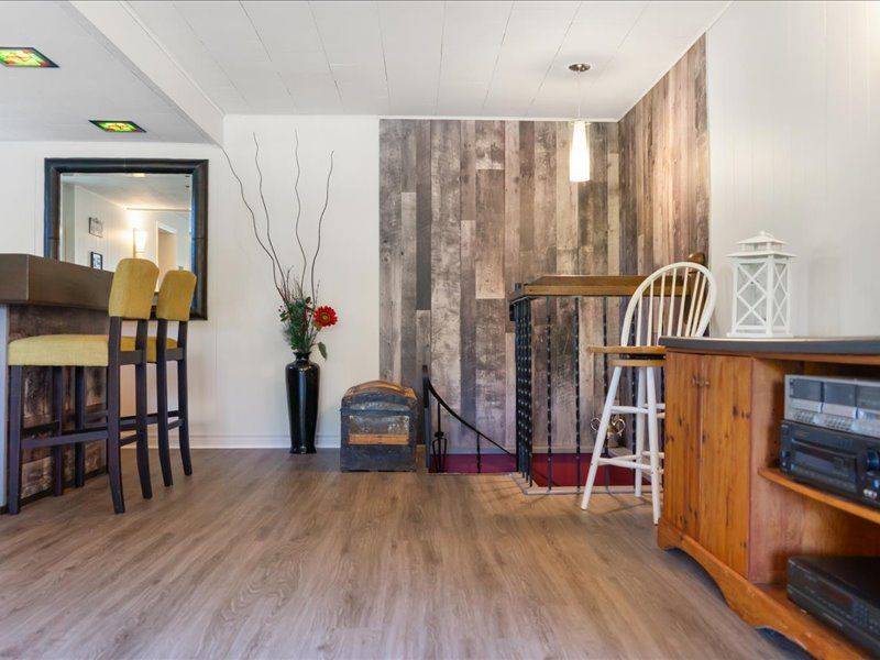 Whitby, ON L1N 1E2,931 Bayview AVE N