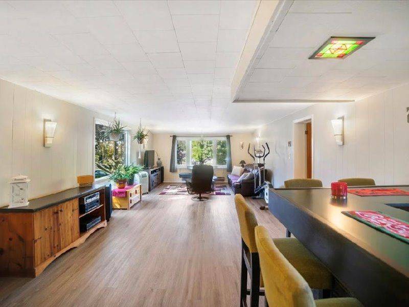 Whitby, ON L1N 1E2,931 Bayview AVE N