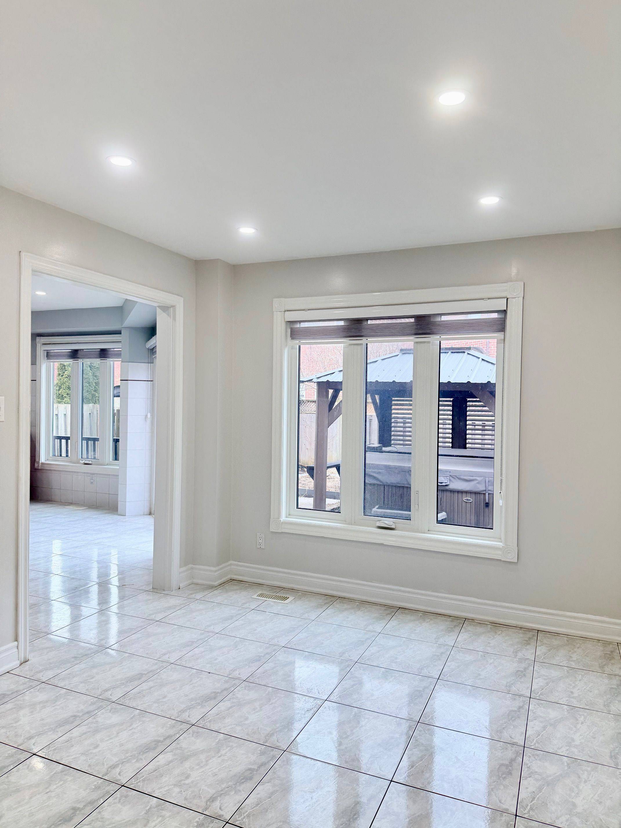 Toronto E11, ON M1B 4V4,16 Oak Knoll CRES #Main