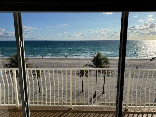 Hollywood, FL 33019,300 Oregon St #401