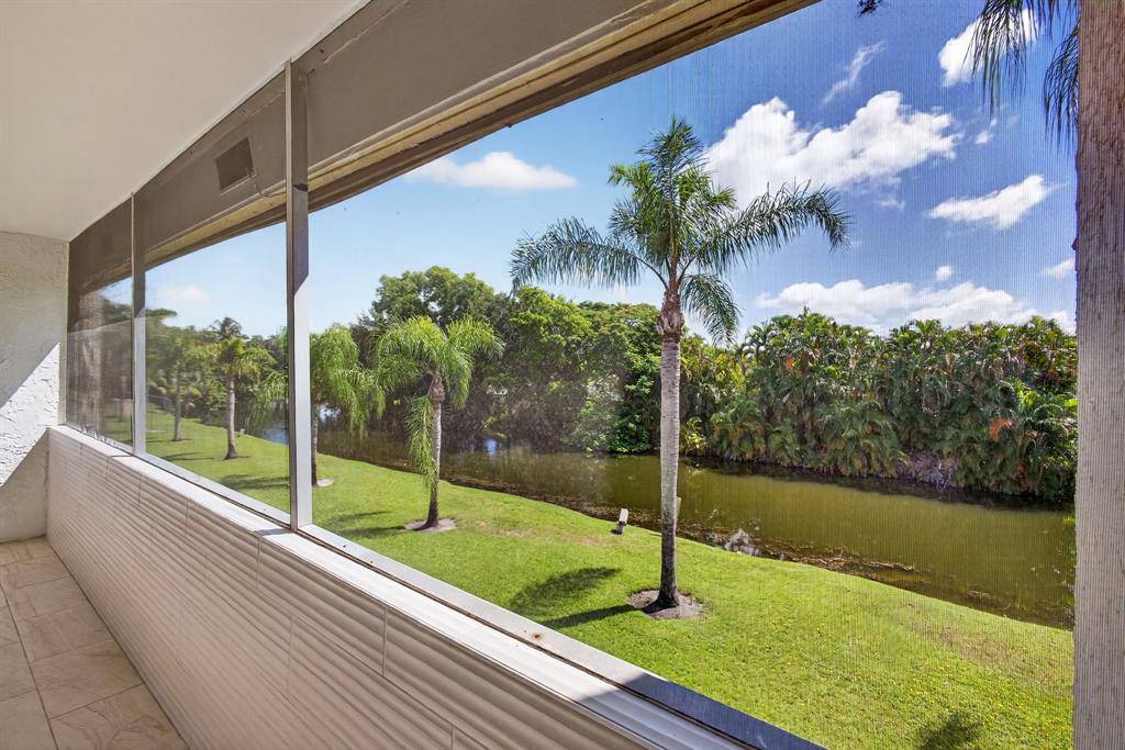 Royal Palm Beach, FL 33411,126 Sparrow Dr #10-B