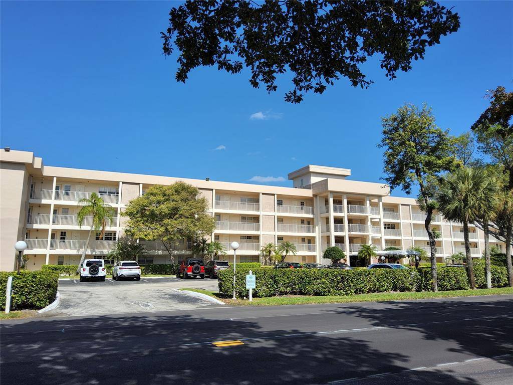 Pompano Beach, FL 33069,3151 S Palm Aire Dr #301