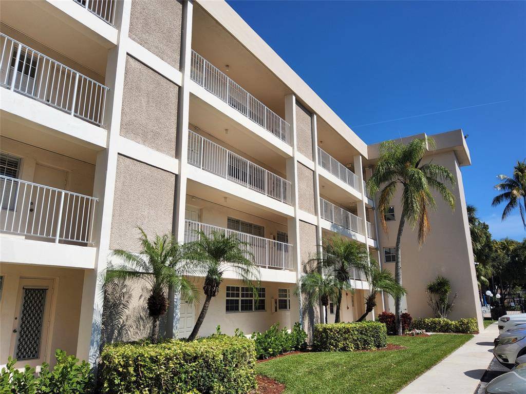 Pompano Beach, FL 33069,3151 S Palm Aire Dr #301