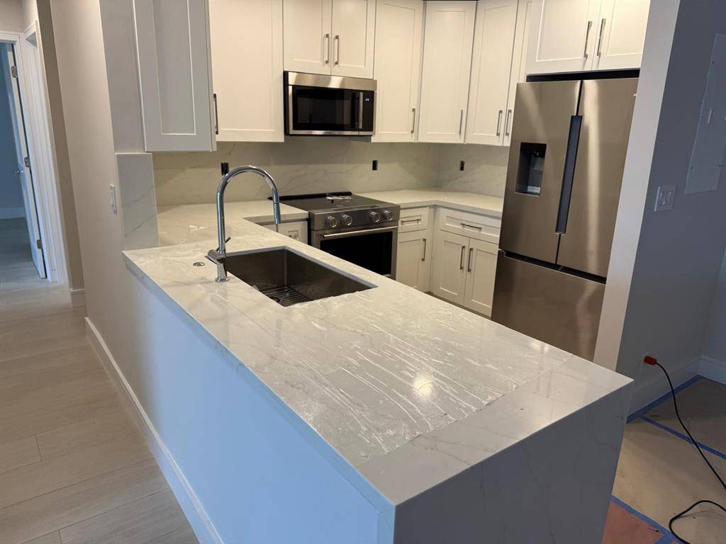 Fort Lauderdale, FL 33301,6347 Bay Club #3