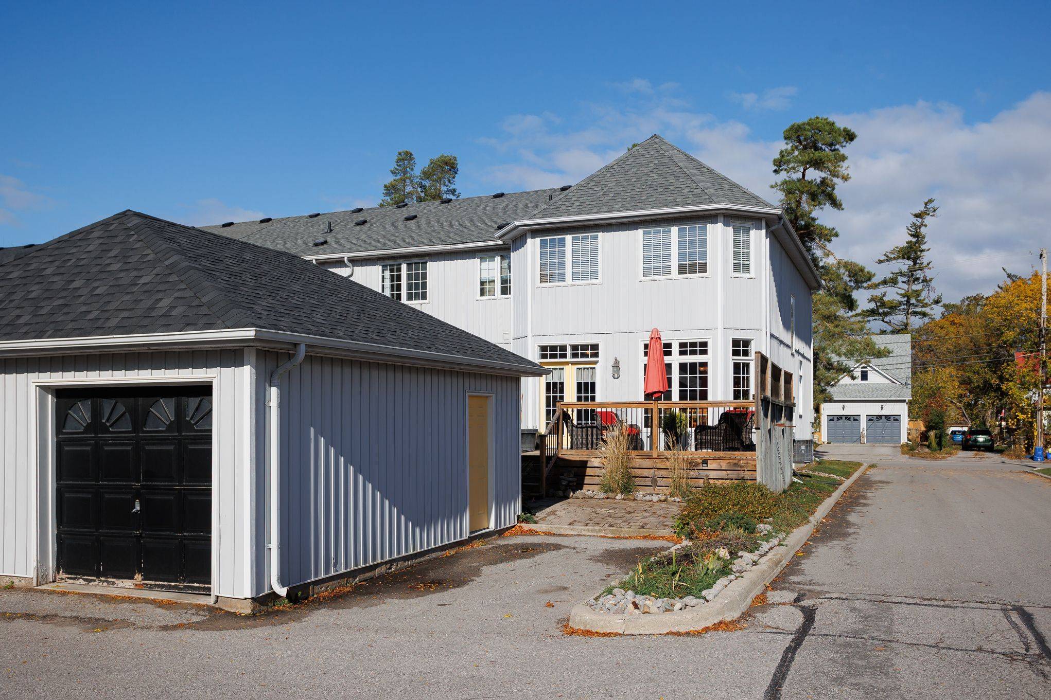 Georgina, ON L0E 1L0,983 Lake DR E