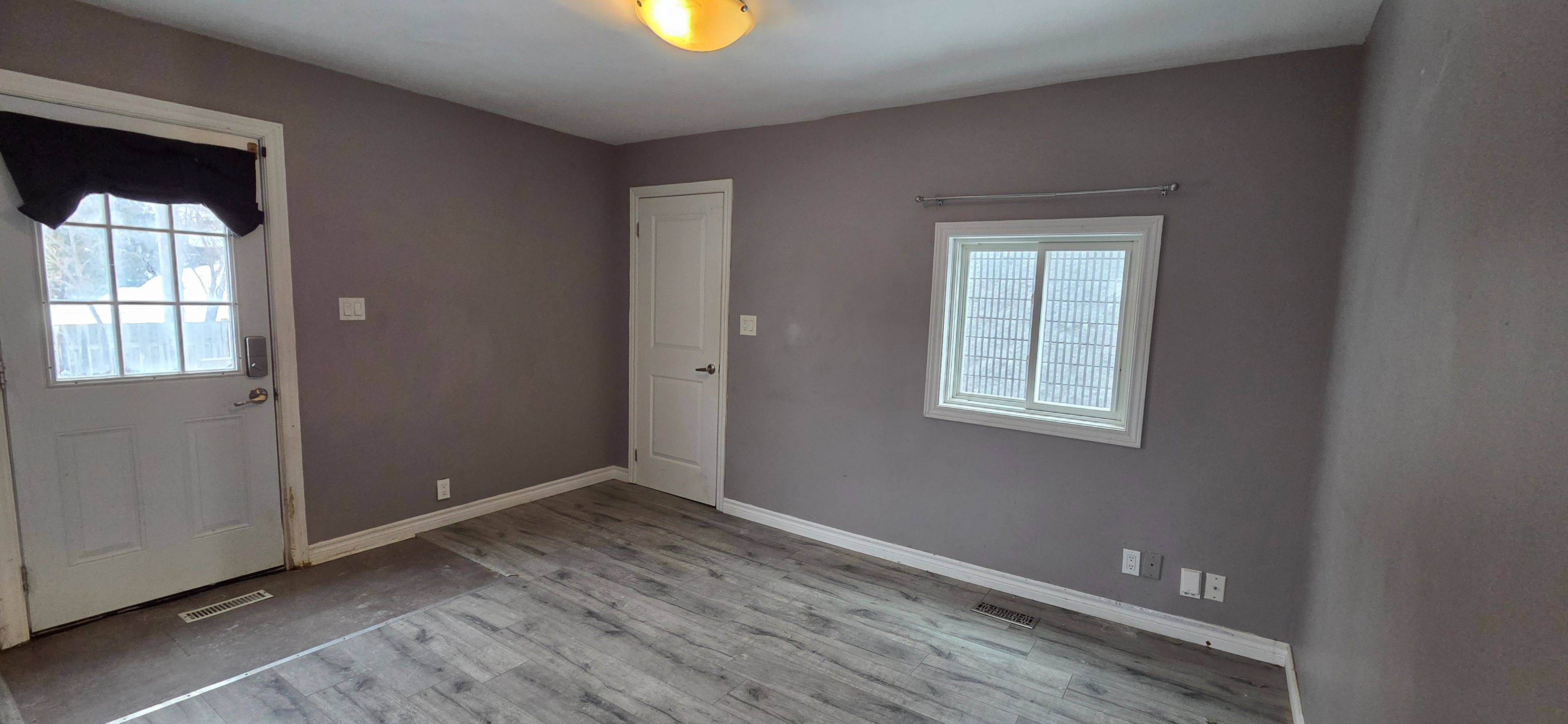 Orillia, ON L3V 5M9,54 Wyandotte ST #2