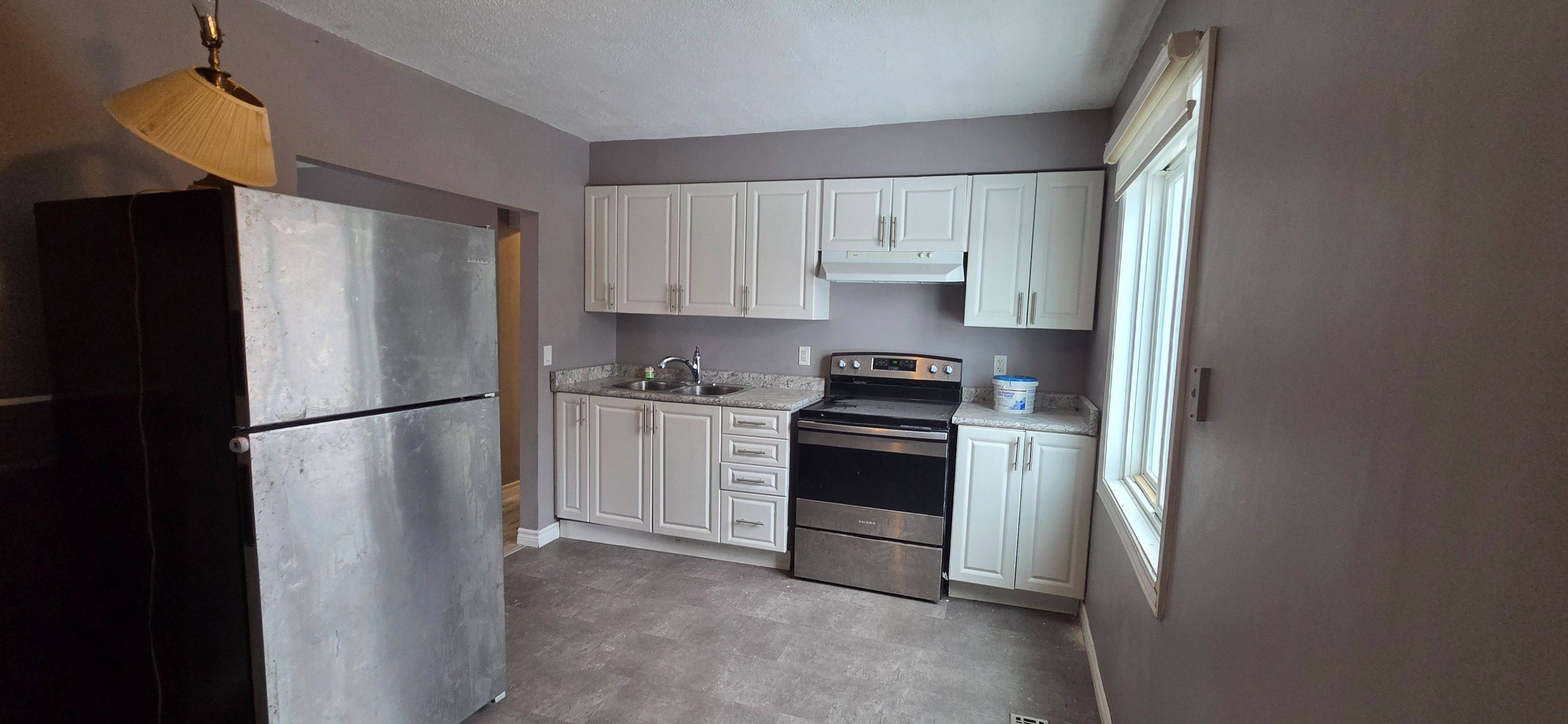 Orillia, ON L3V 5M9,54 Wyandotte ST #2