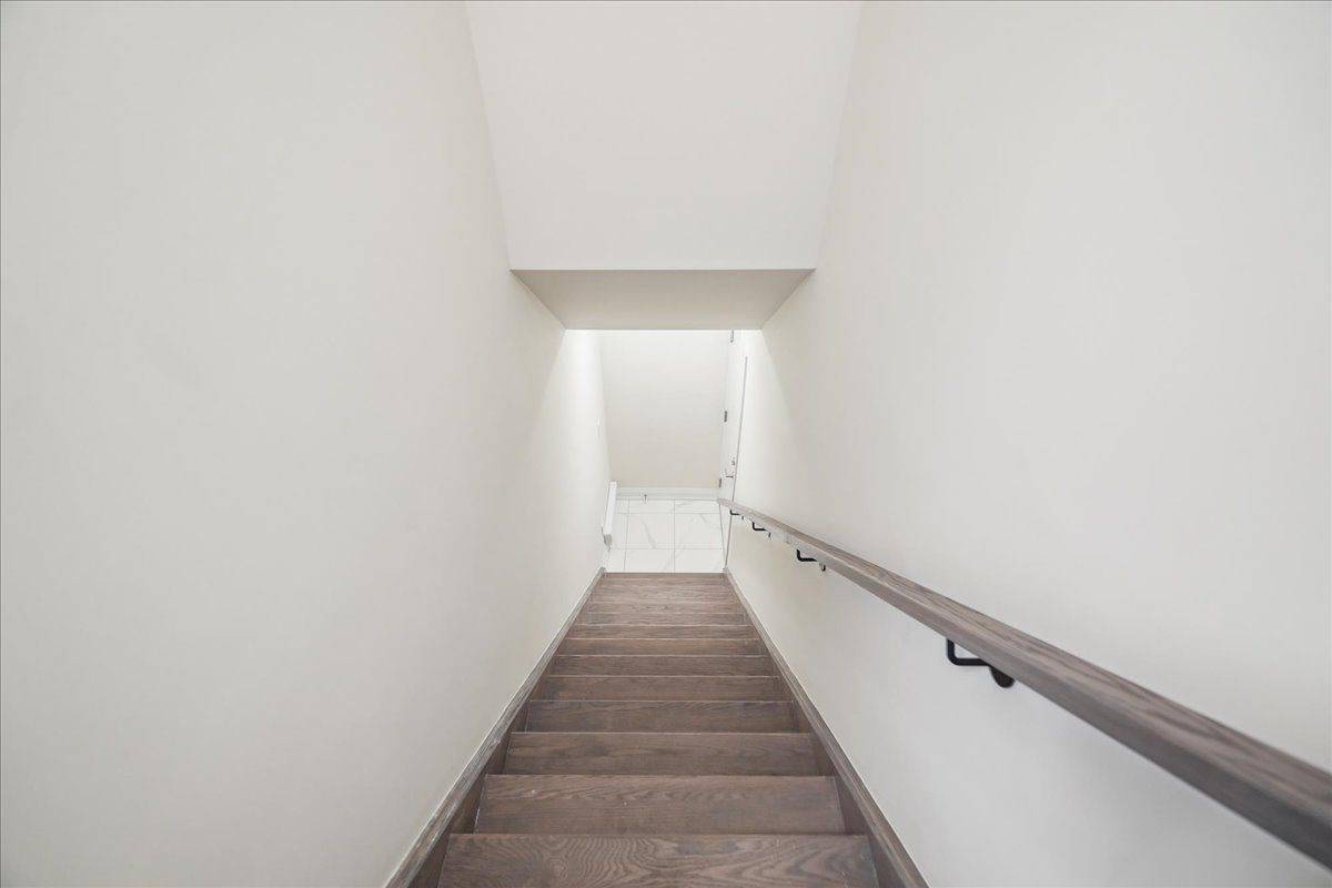 Milton, ON L9T 7E7,1593 ROSE WAY #105