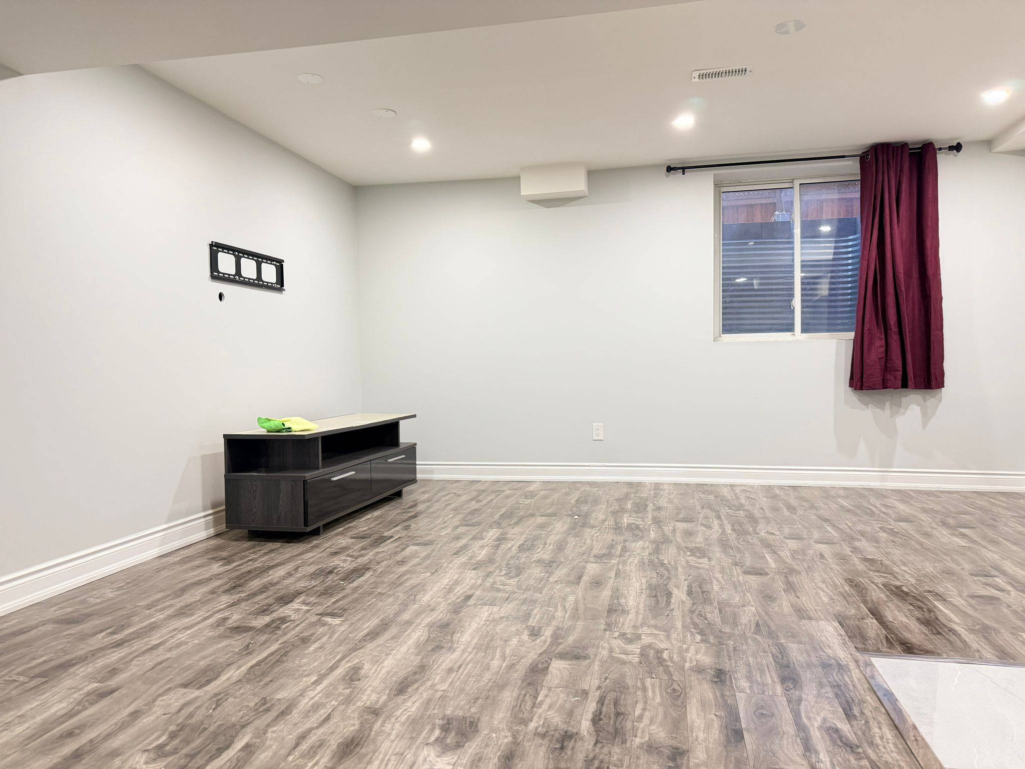 Brampton, ON L7A 4M4,5 Oxendon RD #Bsmt