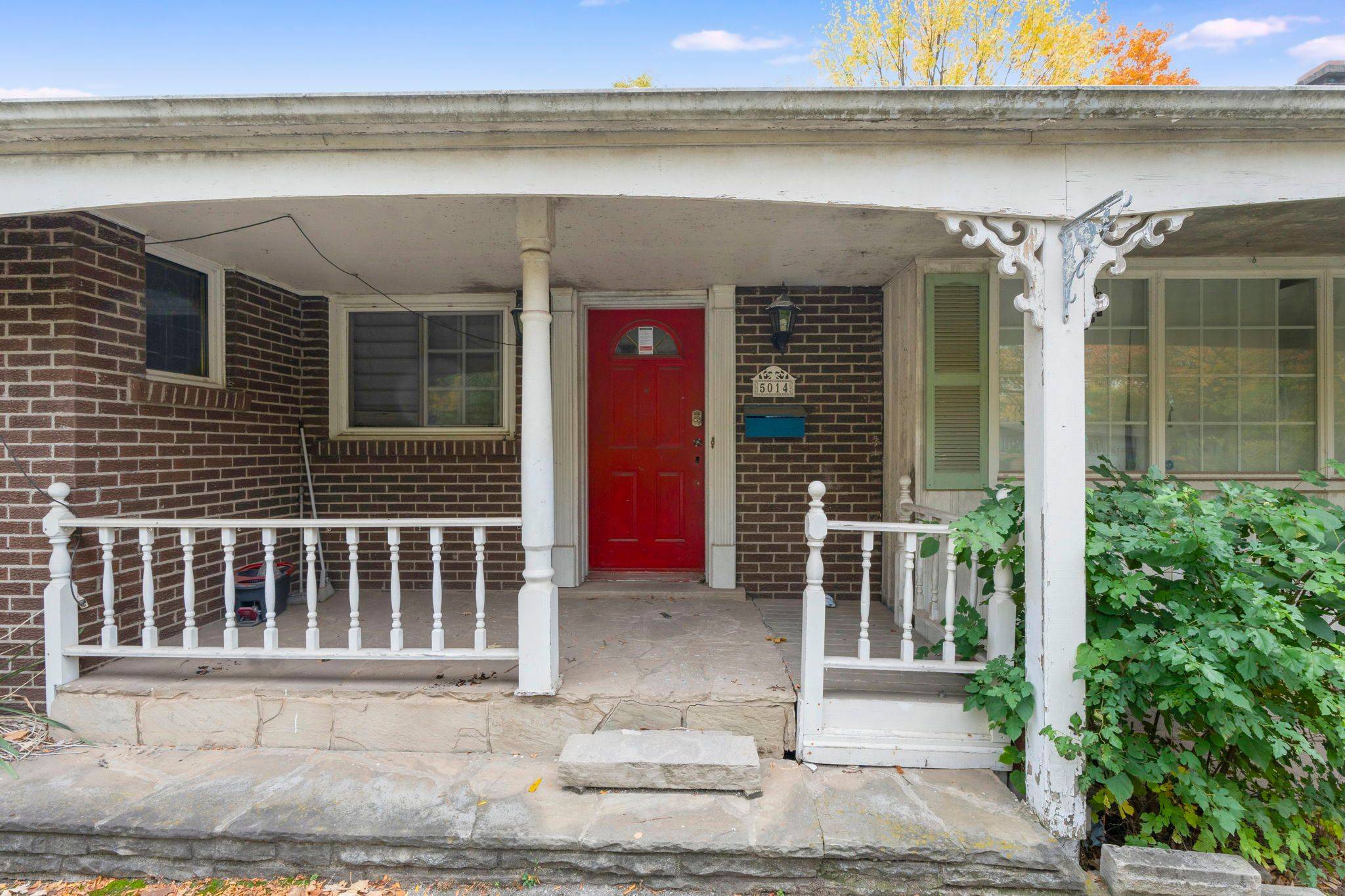 Burlington, ON L7L 1M7,5014 Spruce AVE