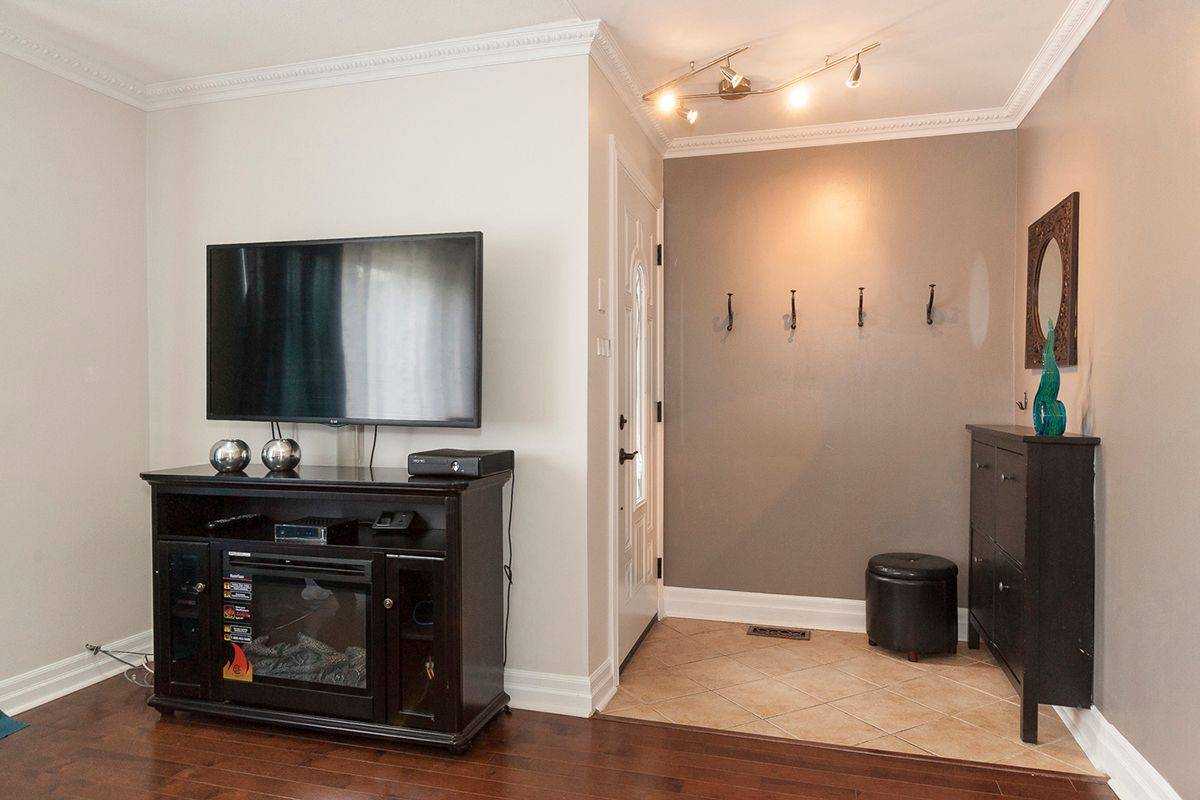 Mississauga, ON L5C 2R6,3481 Ashcroft CRES