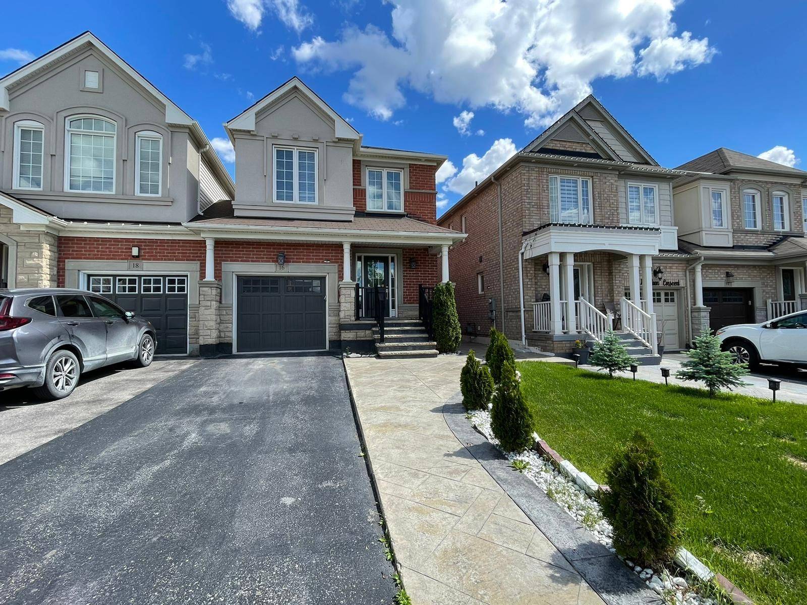 Brampton, ON L6P 3K5,16 Napoleon CRES #( lower level )