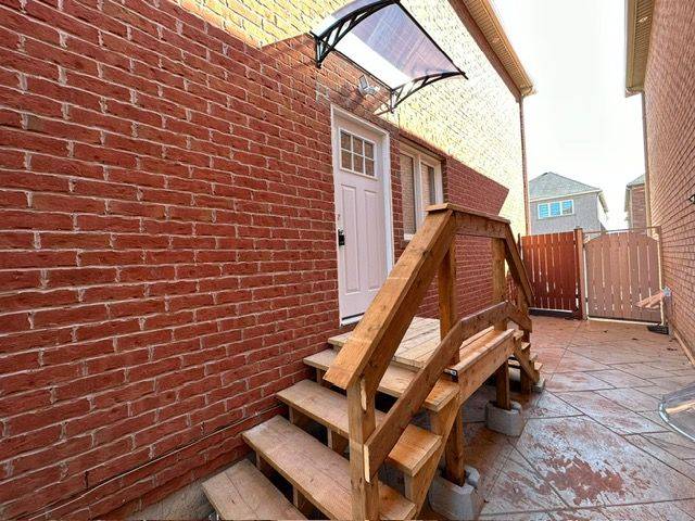 Brampton, ON L6P 3K5,16 Napoleon CRES #( lower level )