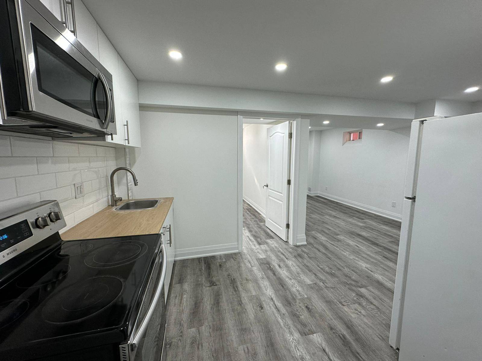 Brampton, ON L6P 3K5,16 Napoleon CRES #( lower level )