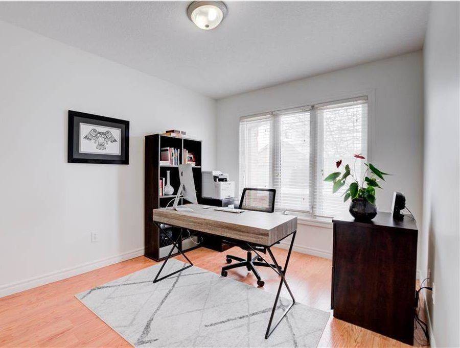 London North, ON N5X 4N6,572 Thistlewood DR #7