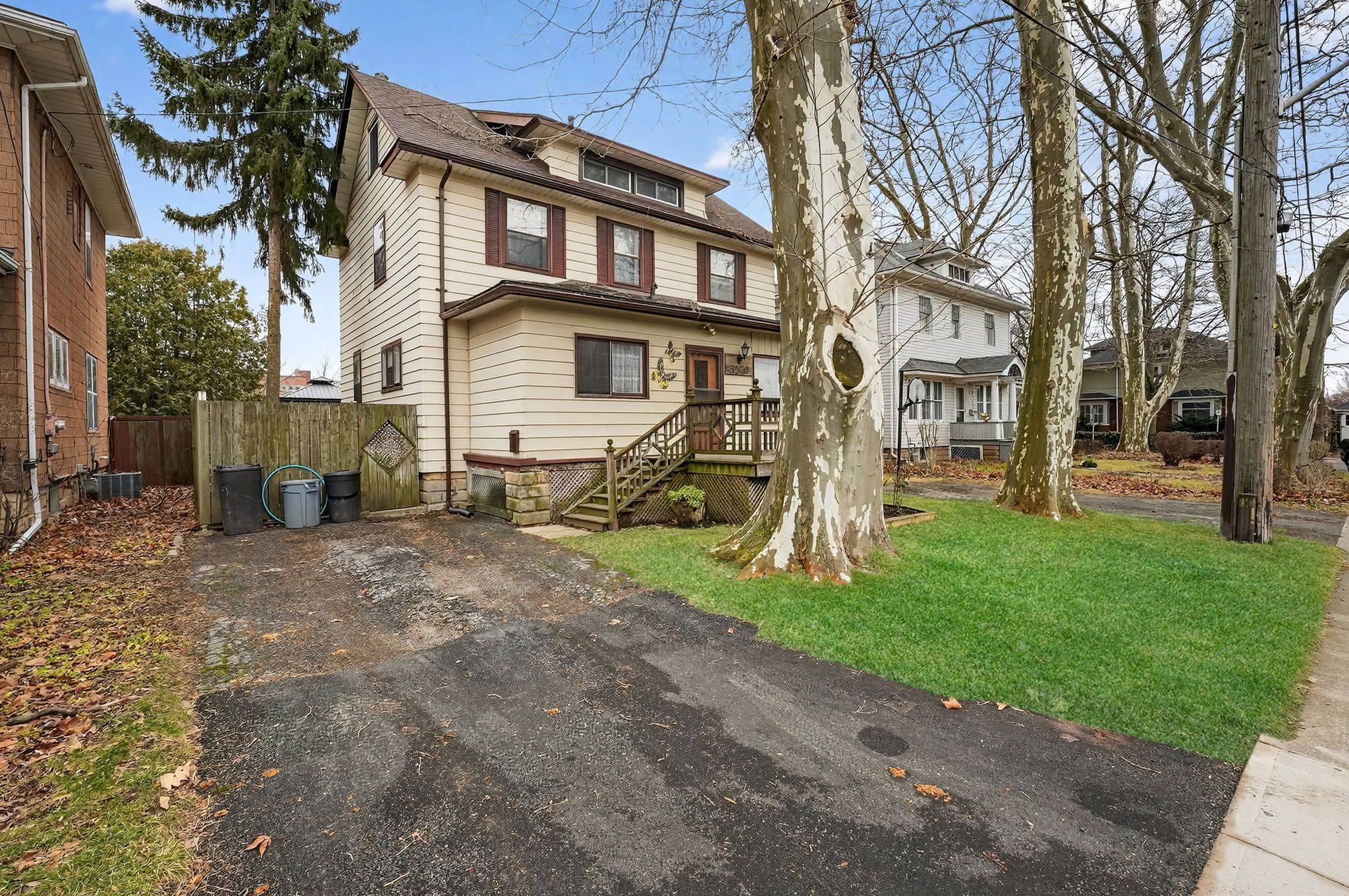 Niagara Falls, ON L2E 4K2,5270 Second AVE