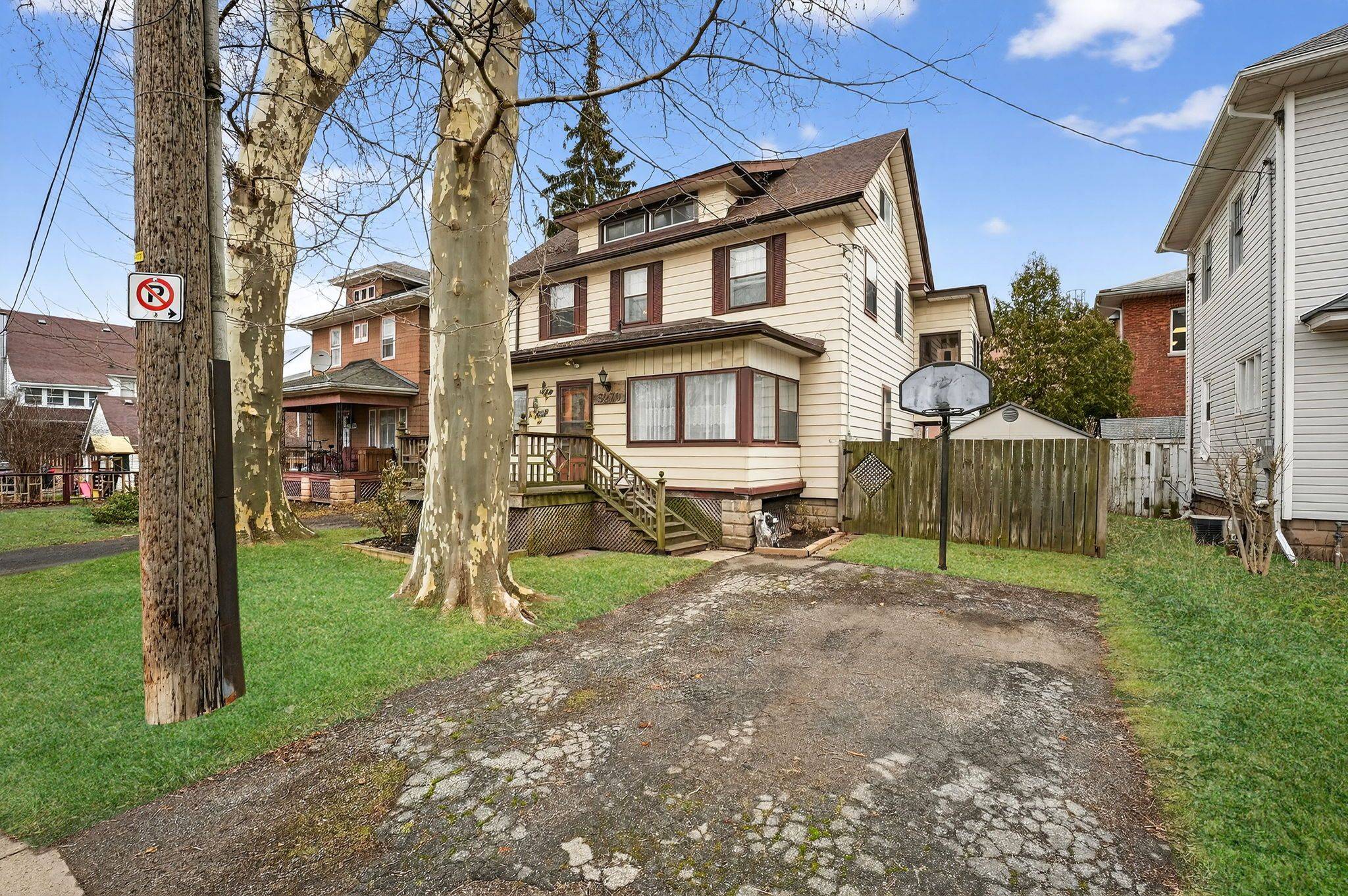 Niagara Falls, ON L2E 4K2,5270 Second AVE