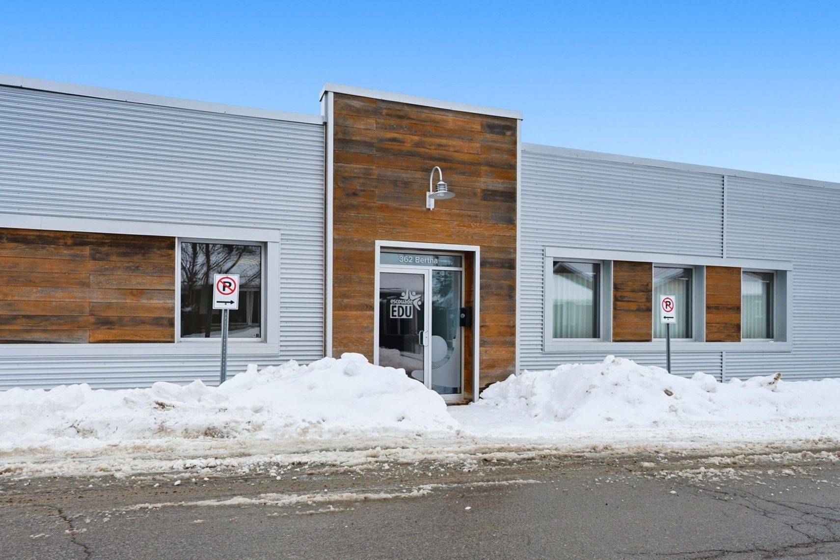 Hawkesbury, ON K6A 2A8,372 Bertha ST