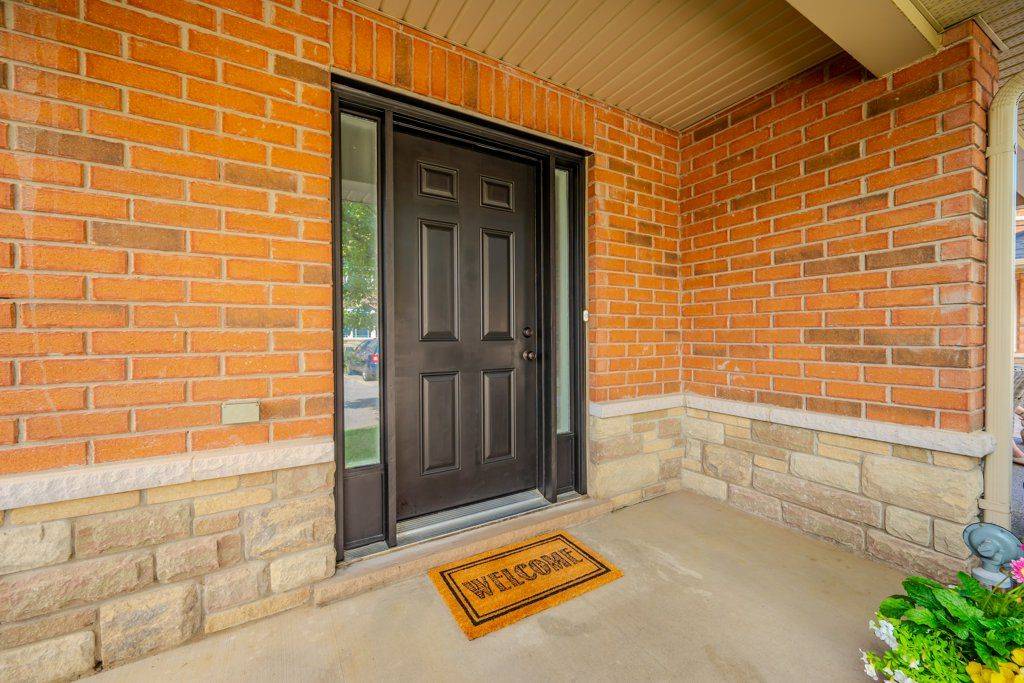 Hamilton, ON L0R 1P0,54 Geranium AVE