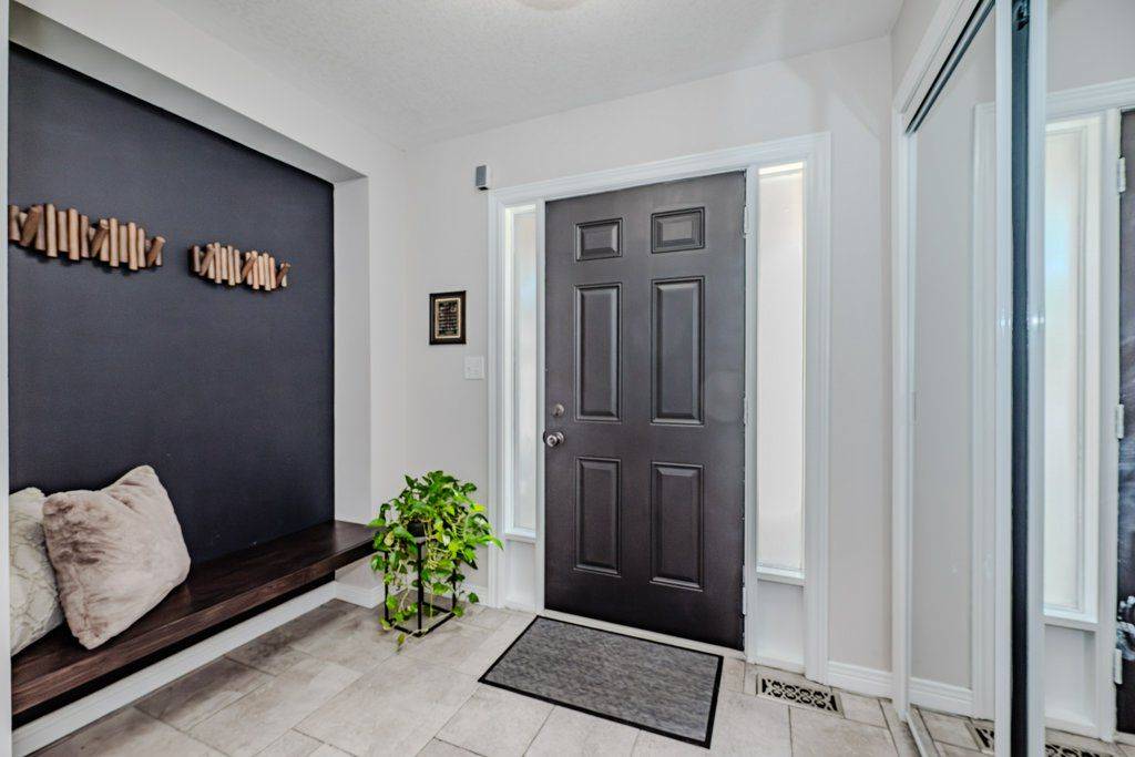 Hamilton, ON L0R 1P0,54 Geranium AVE