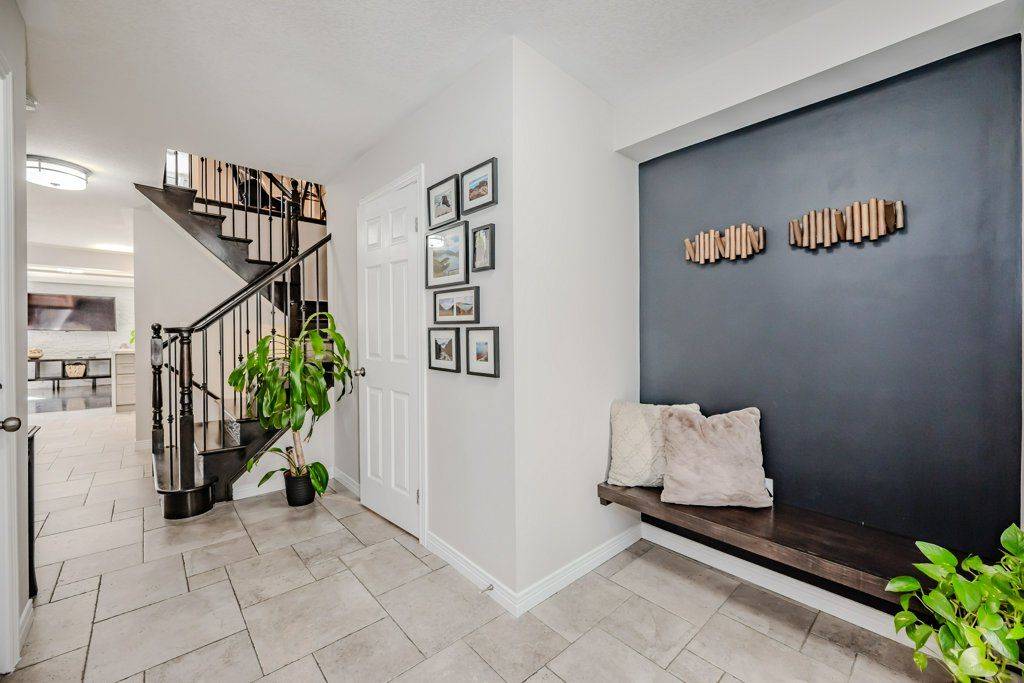 Hamilton, ON L0R 1P0,54 Geranium AVE