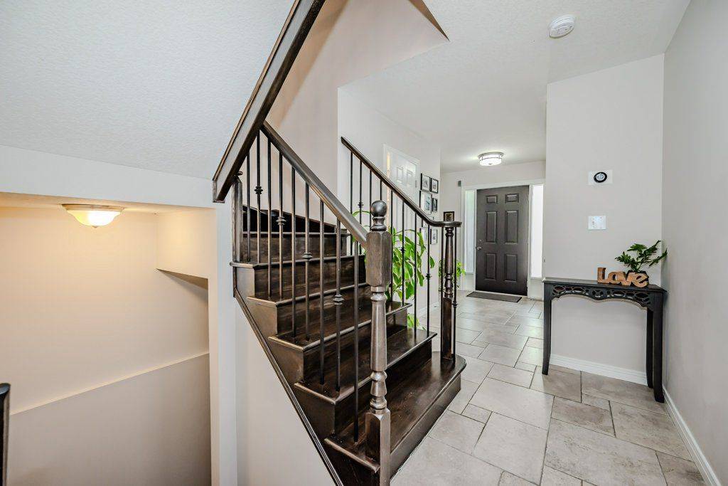 Hamilton, ON L0R 1P0,54 Geranium AVE