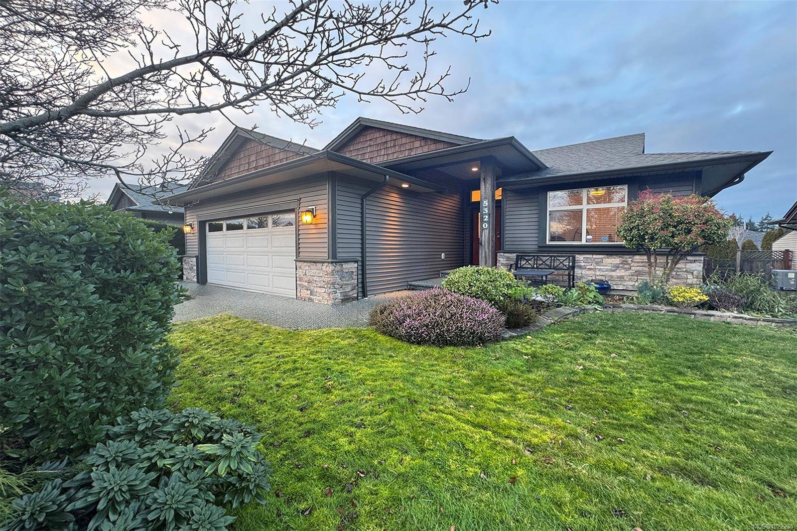 Nanaimo, BC V9T 0E3,5320 Cascara Dr