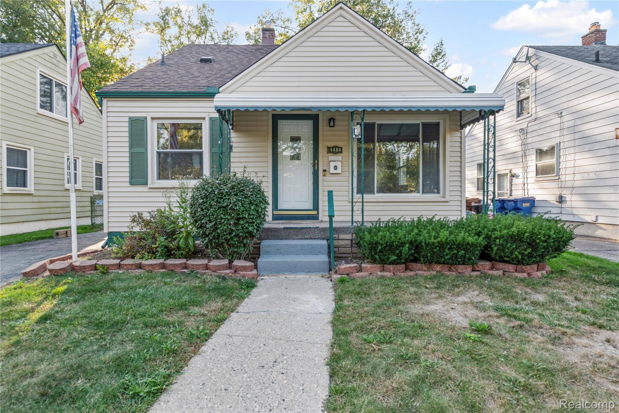 Wayne, MI 48184,4484 Howe RD