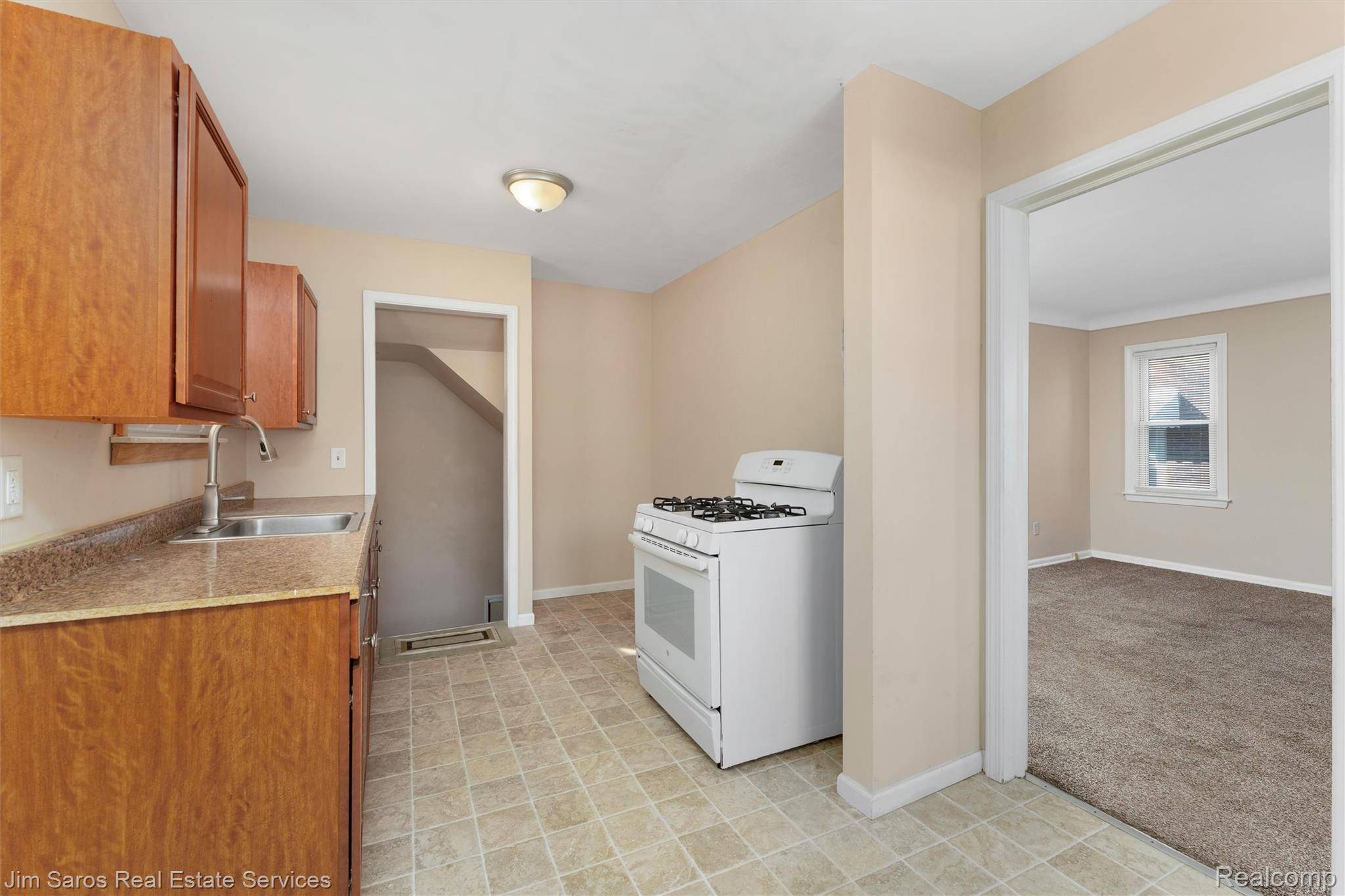 Detroit, MI 48236,21970 Moross RD