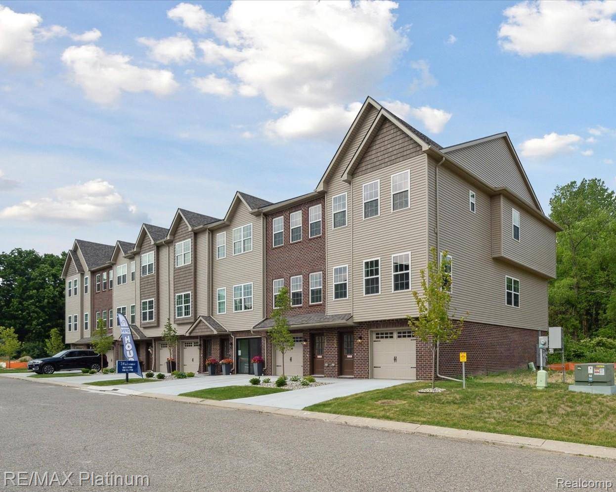 Howell, MI 48855,1654 Pinecroft