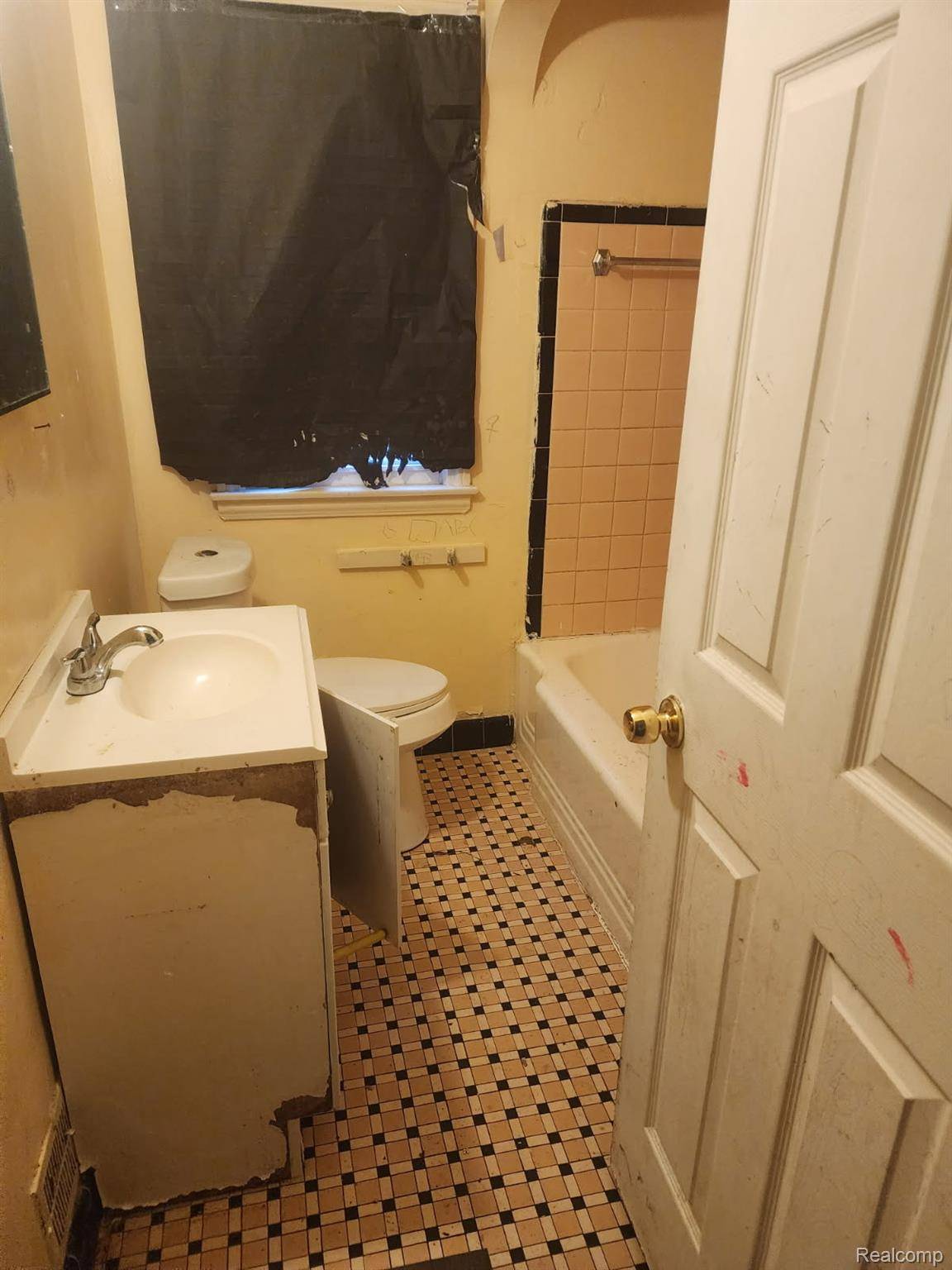 Detroit, MI 48219,19150 Patton ST