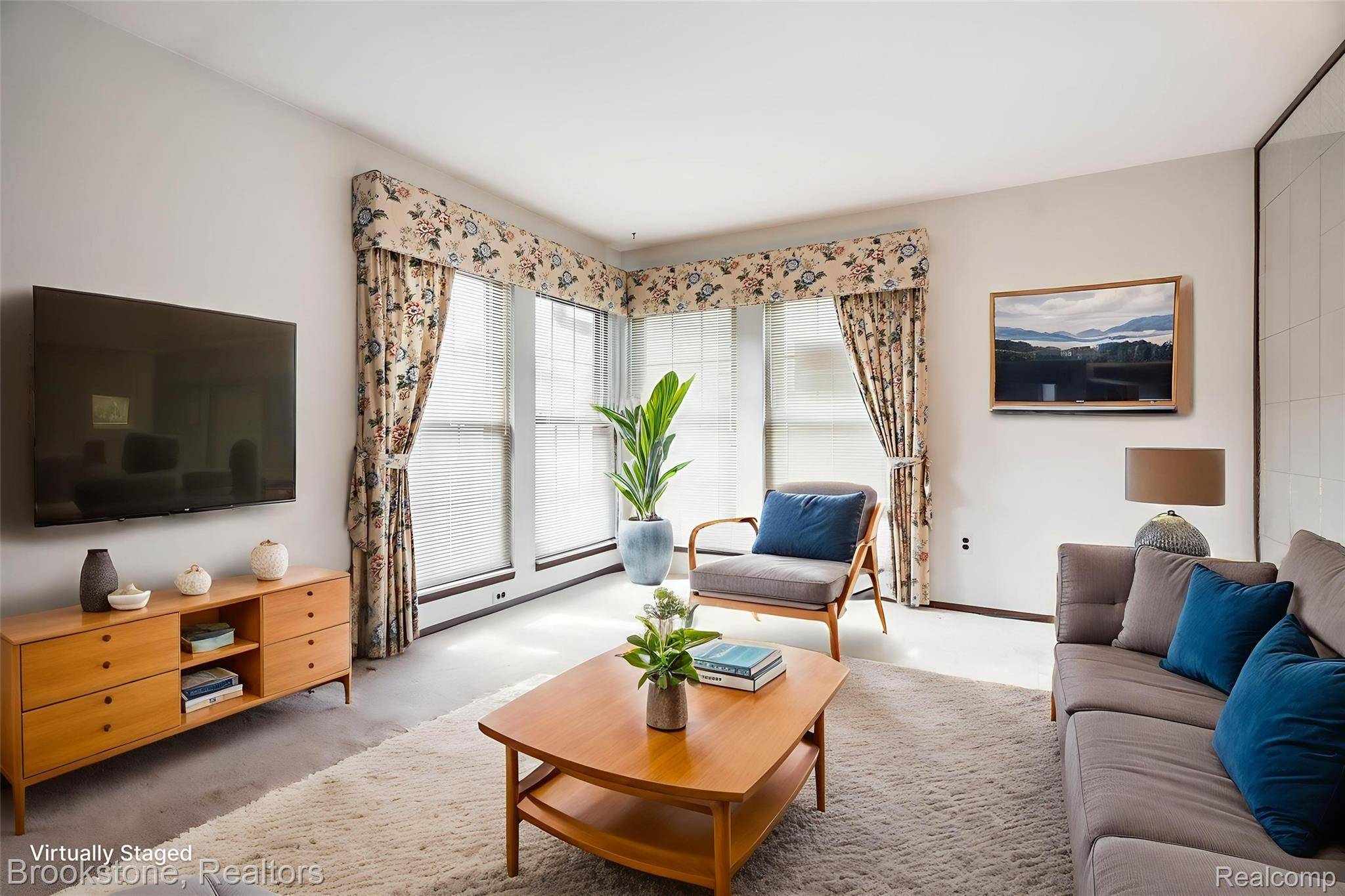 Troy, MI 48083,2808 Roundtree DR