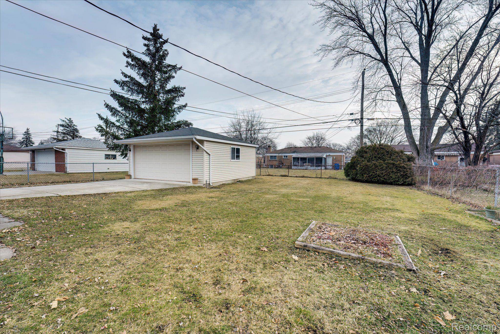 Warren, MI 48092,32536 WARNER DR