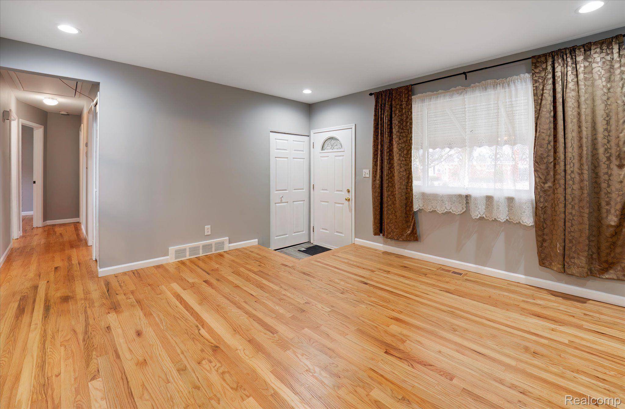 Warren, MI 48092,32536 WARNER DR