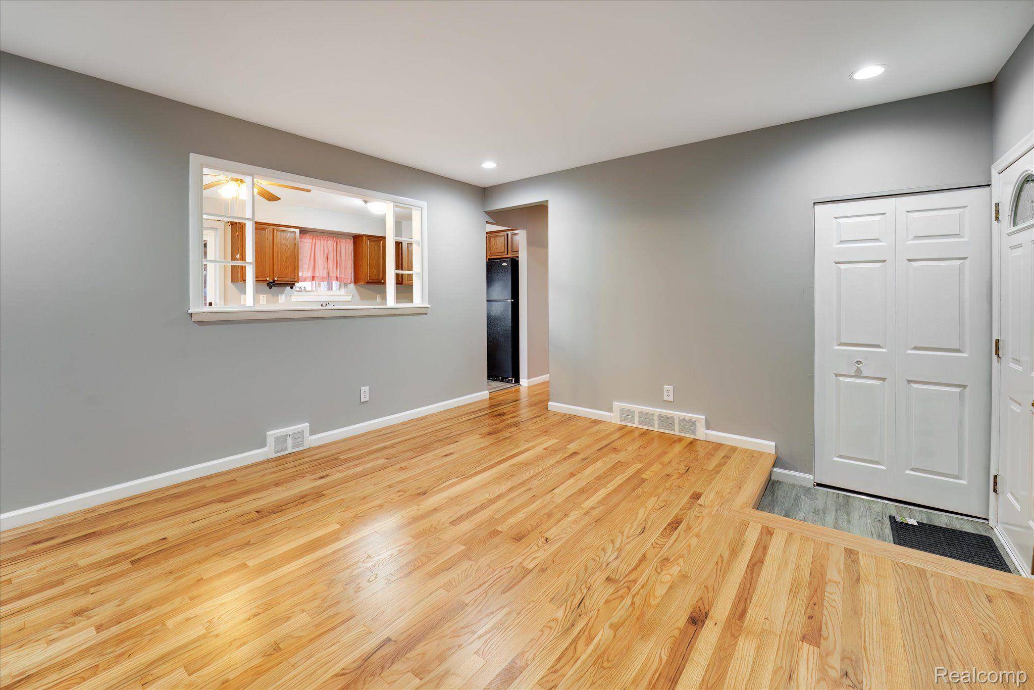 Warren, MI 48092,32536 WARNER DR