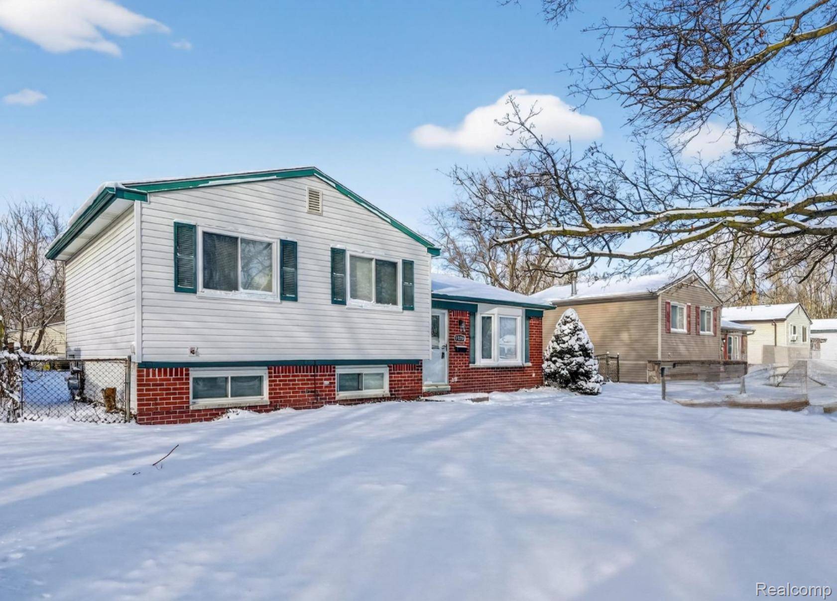 Romulus, MI 48174,15654 Isabelle ST