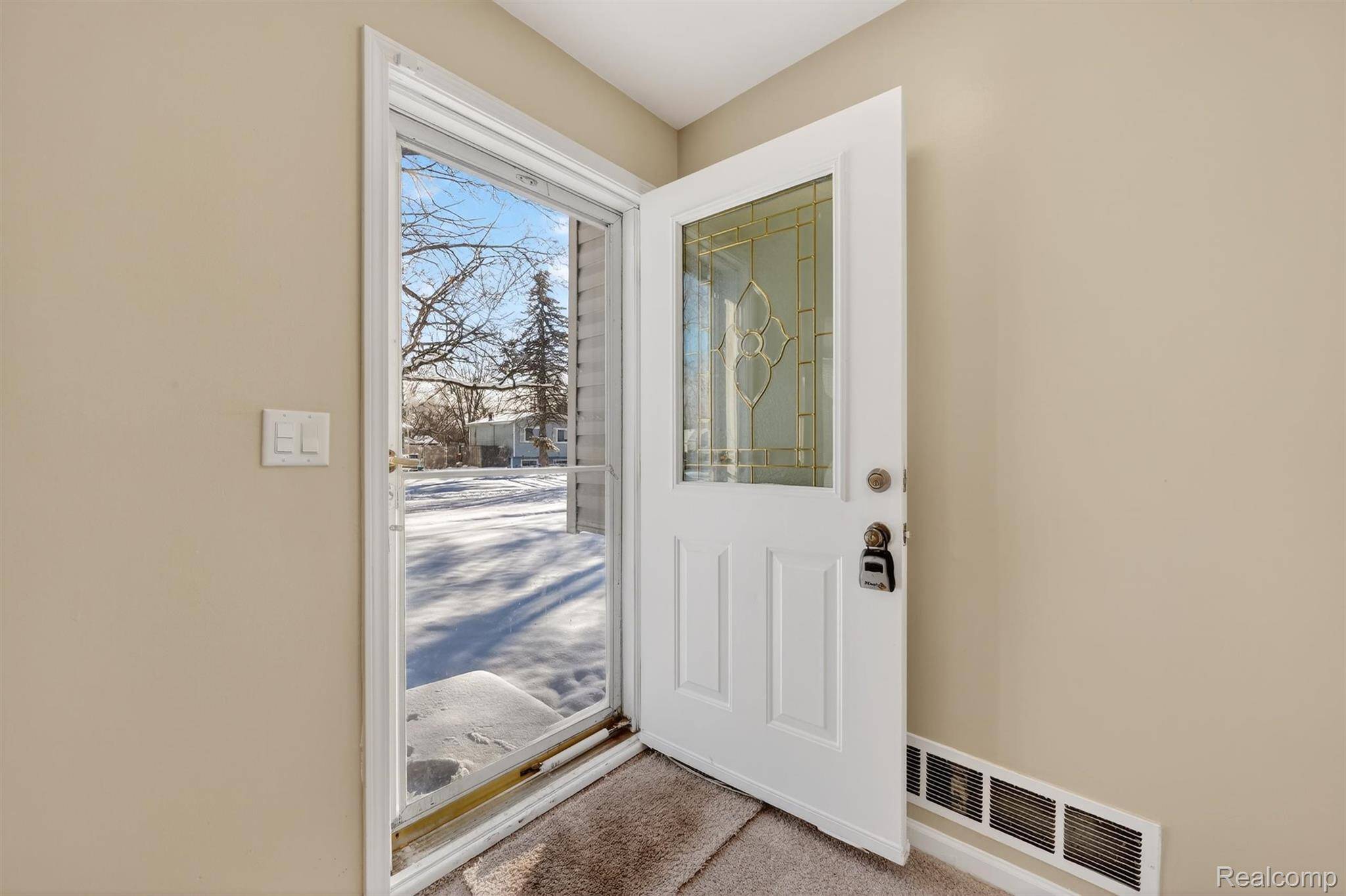 Romulus, MI 48174,15654 Isabelle ST