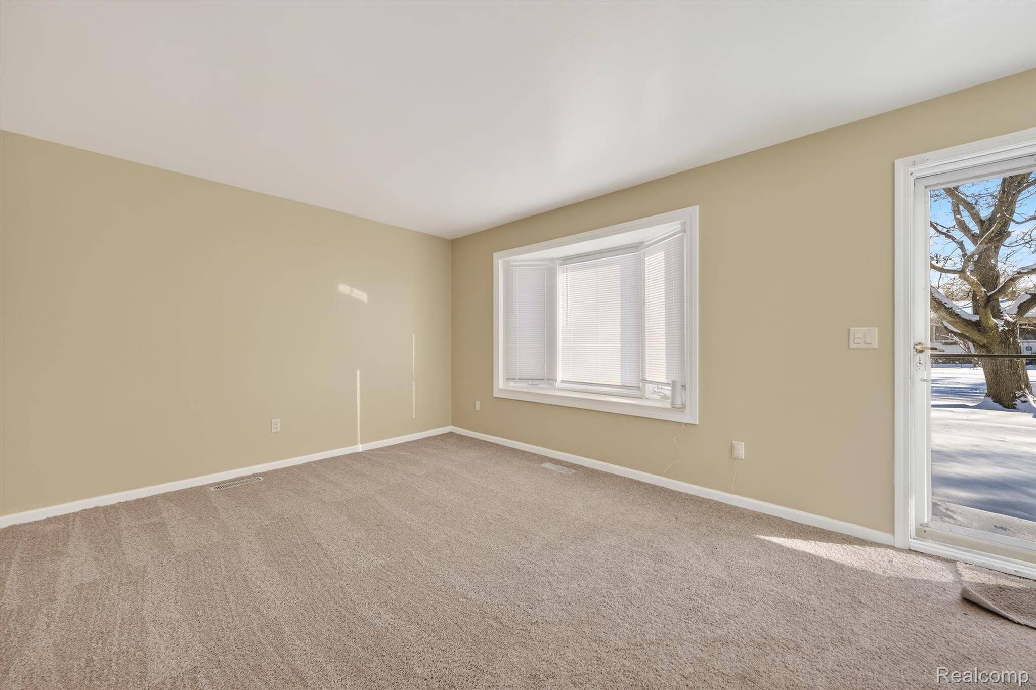 Romulus, MI 48174,15654 Isabelle ST