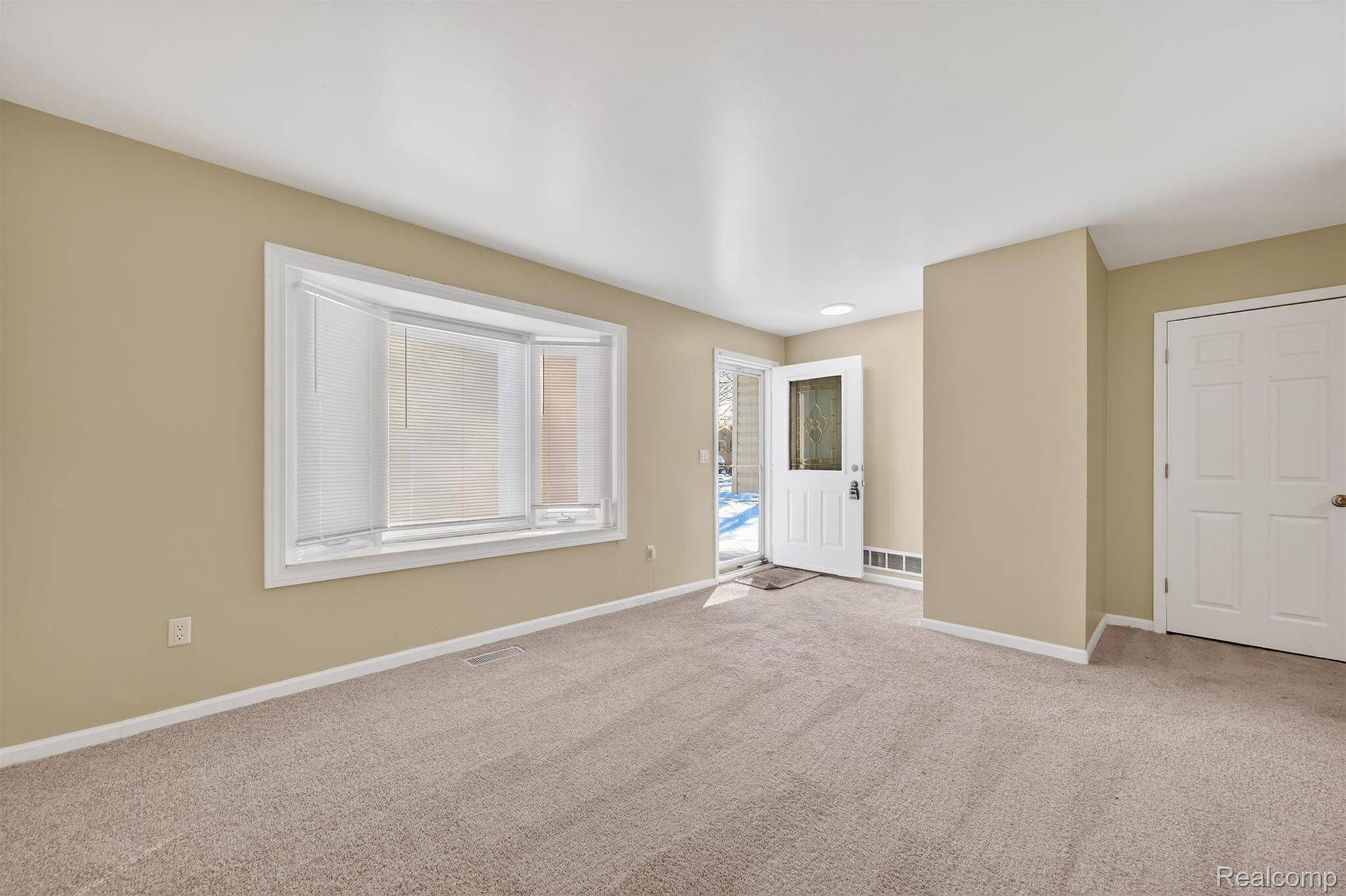 Romulus, MI 48174,15654 Isabelle ST