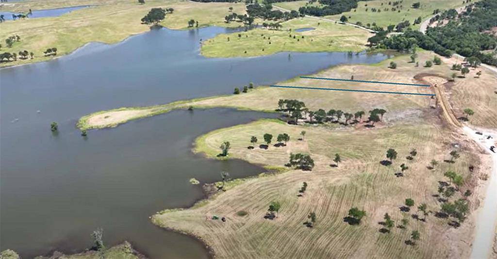 Windom, TX 75492,220 Lakeshore Lane