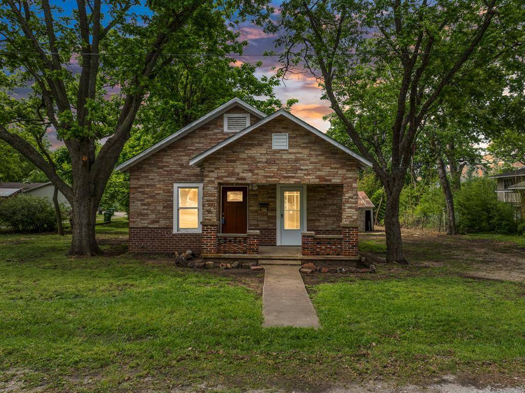West, TX 76691,609 W ELM
