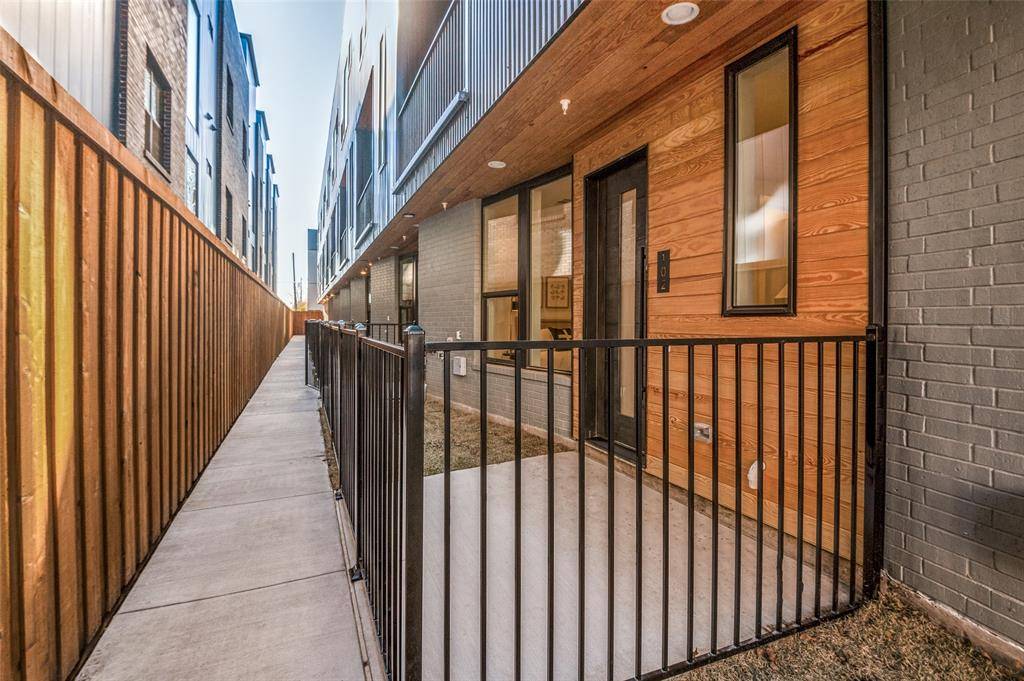 Dallas, TX 75208,426 W 9th Street #105