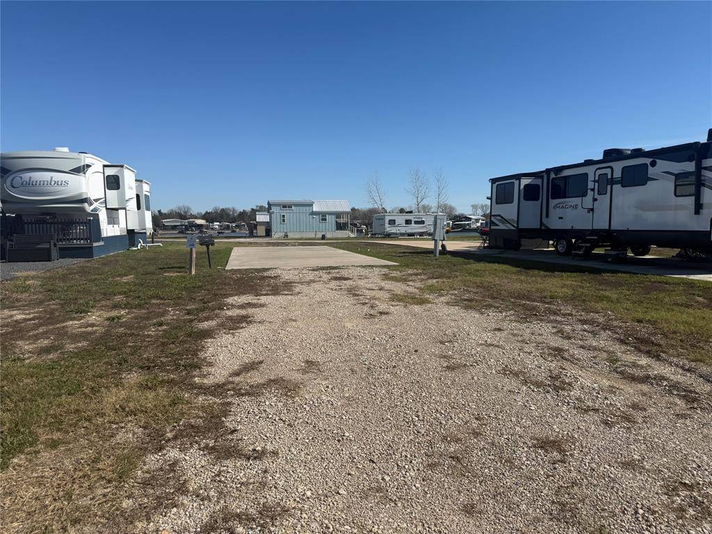 Kerens, TX 75144,6384 Peninsula Road