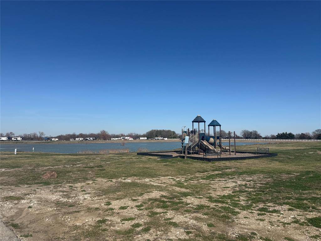 Kerens, TX 75144,6384 Peninsula Road