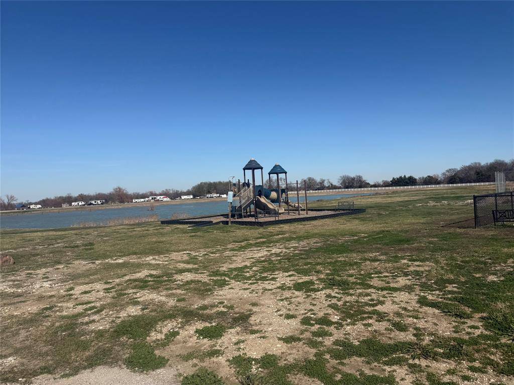 Kerens, TX 75144,6384 Peninsula Road