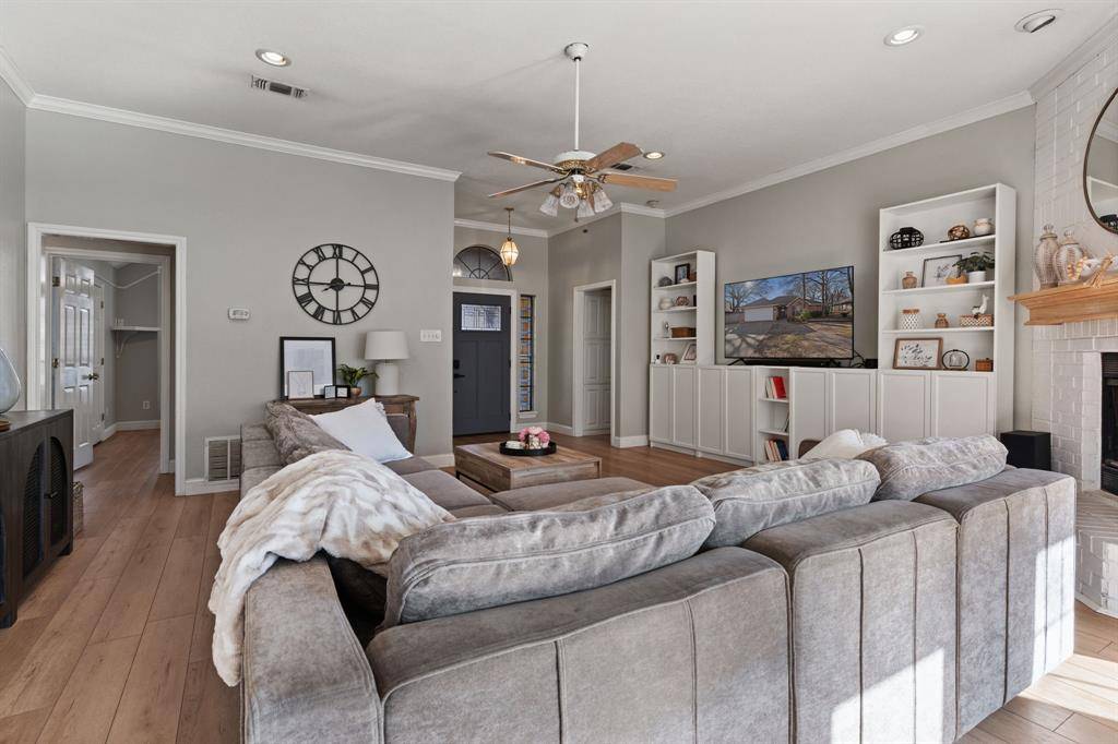 Burleson, TX 76028,1008 Oak Valley Road